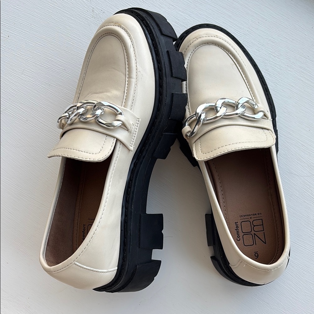 Cream Loafers with Silver Chain